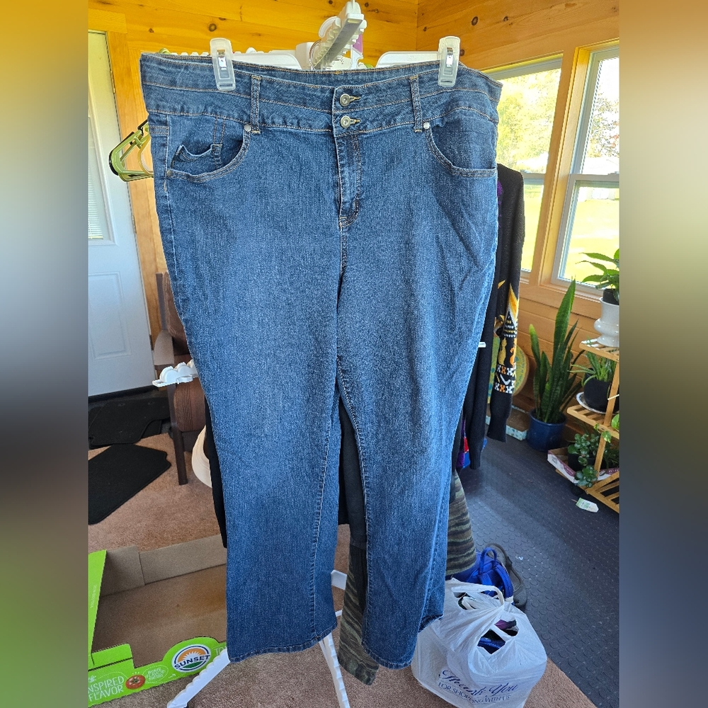 Vintage 2007 Torrid Mid-Rise Denim bootcut flare jeans size 24T 2-button waist